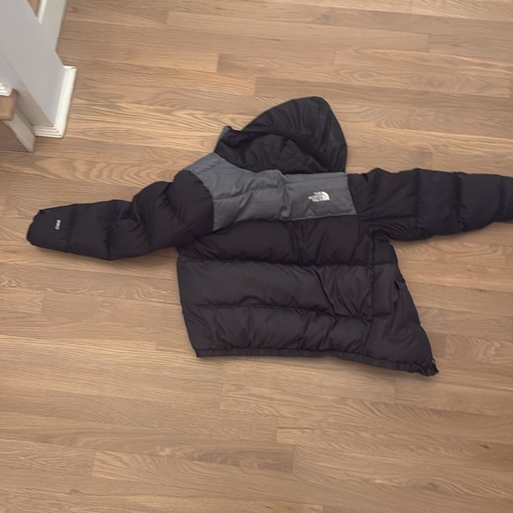 The North Face Black and Gray Puffer Jacket - Picture 6 of 6
